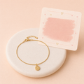 Pulsera minimalista con inicial y carta de intención